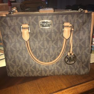 Mk purse it’s in really good condition